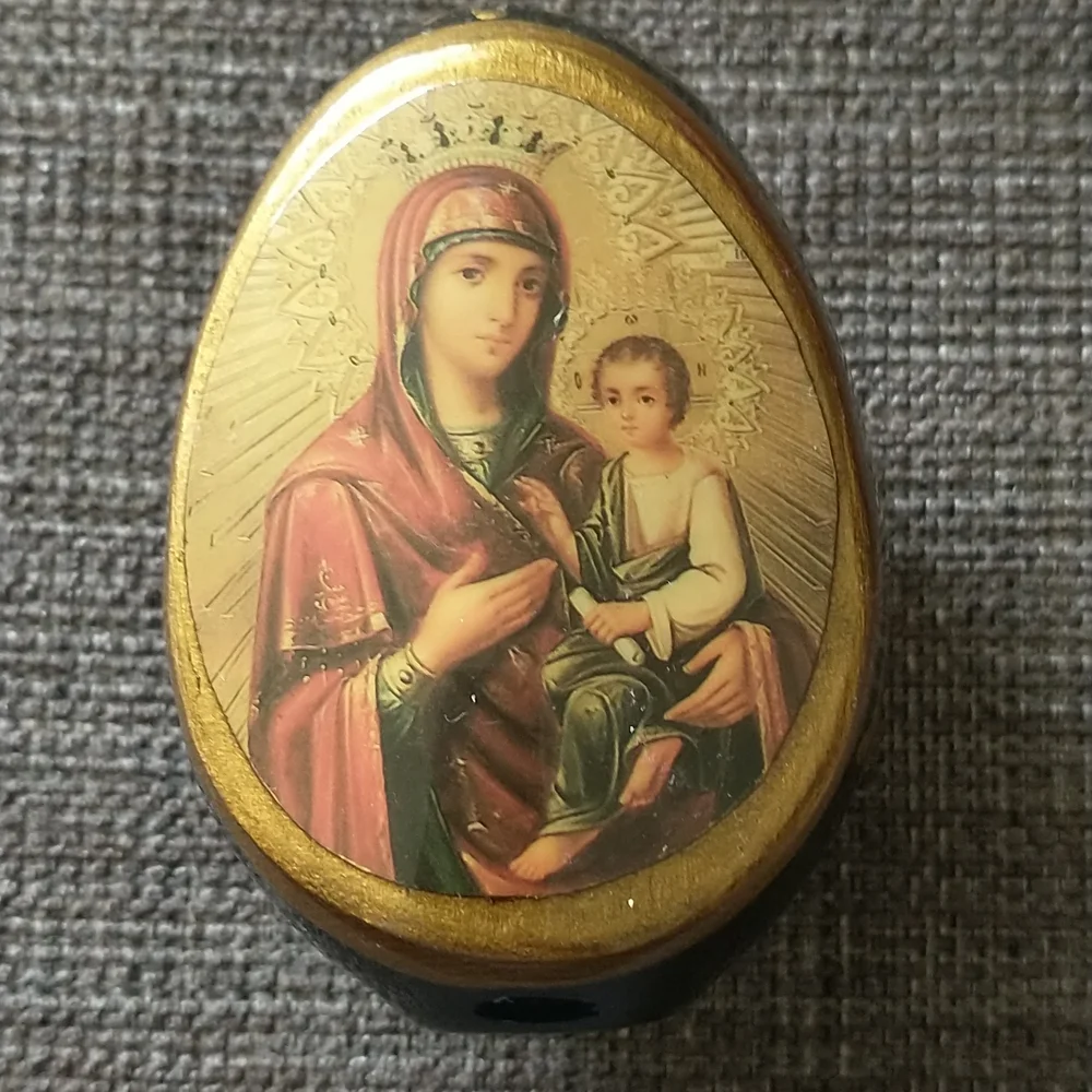 NIB Handcrafted Icon Egg - Picture 9 of 9